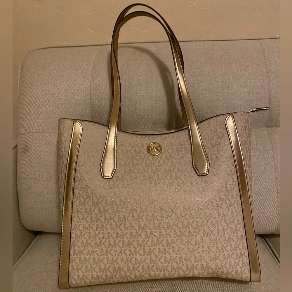 NWT MICHAEL KORS Leida Large Metallic Signature Logo Tote Bag